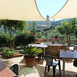 לינה וארוחת בוקר Il Campanile